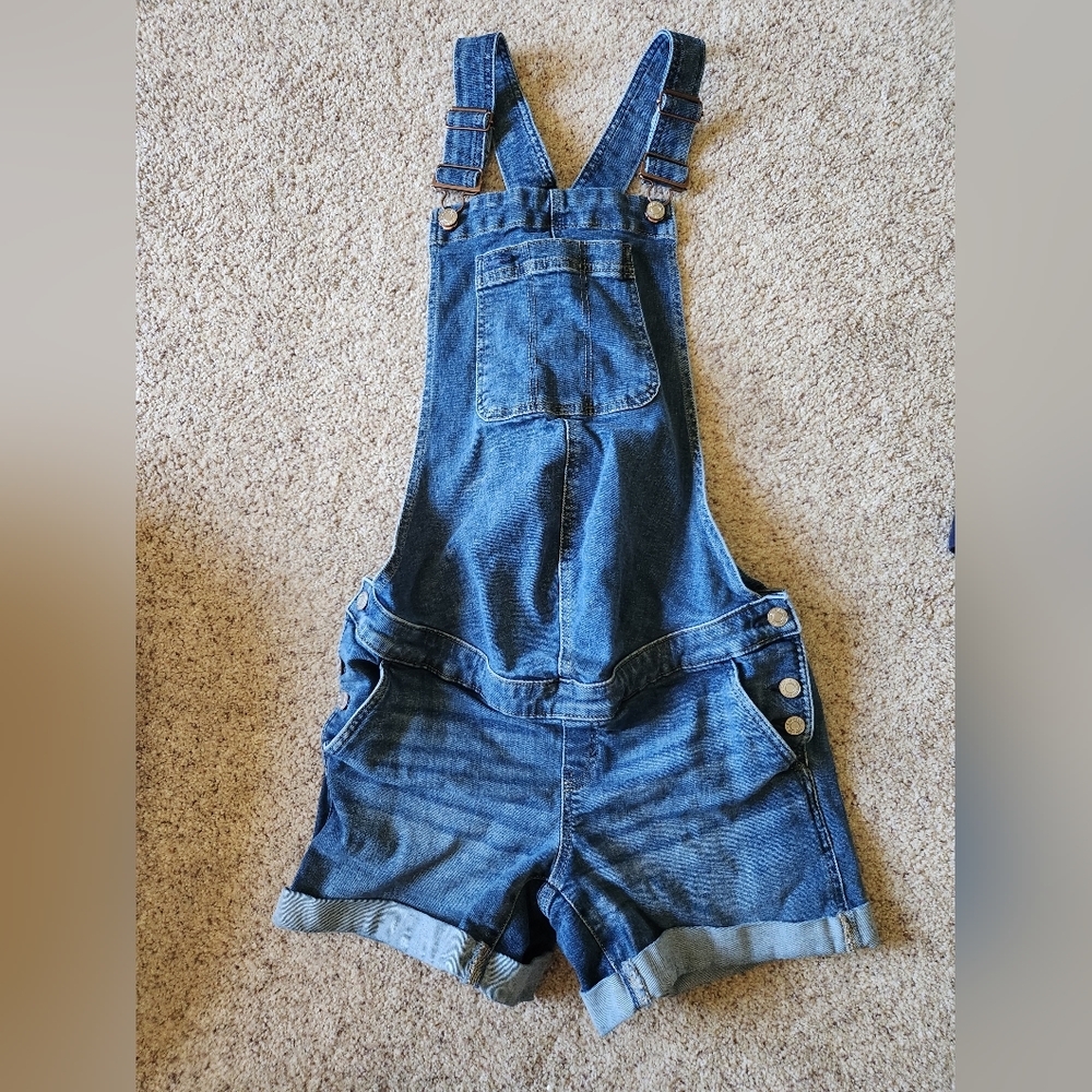 GAP Maternity size small overall shorts (shortalls)